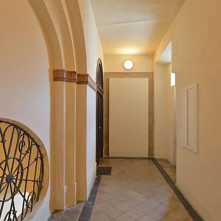 Luxury In The Heart Of Apartment *